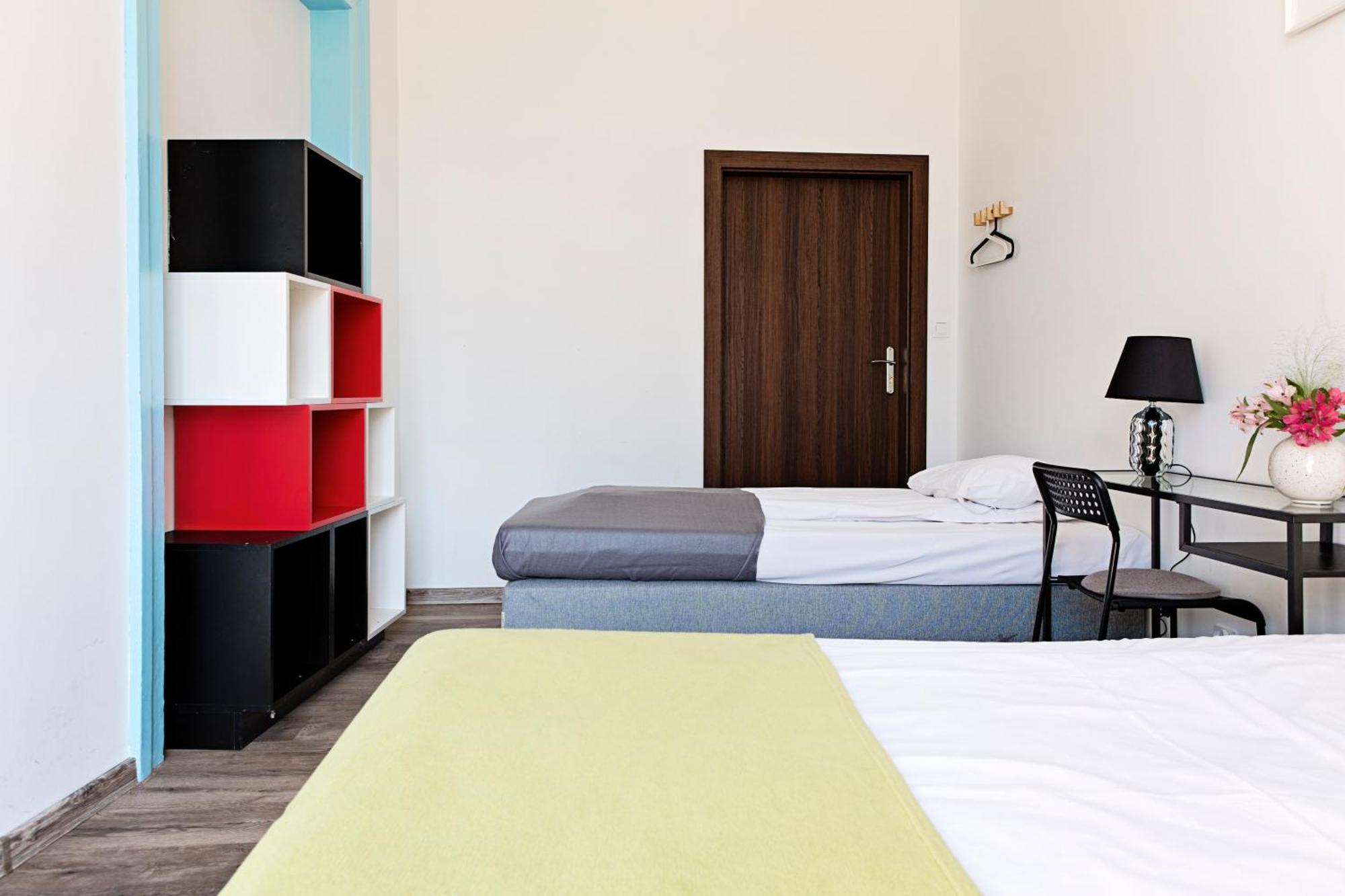 Hostel Krolewska Люблин Экстерьер фото