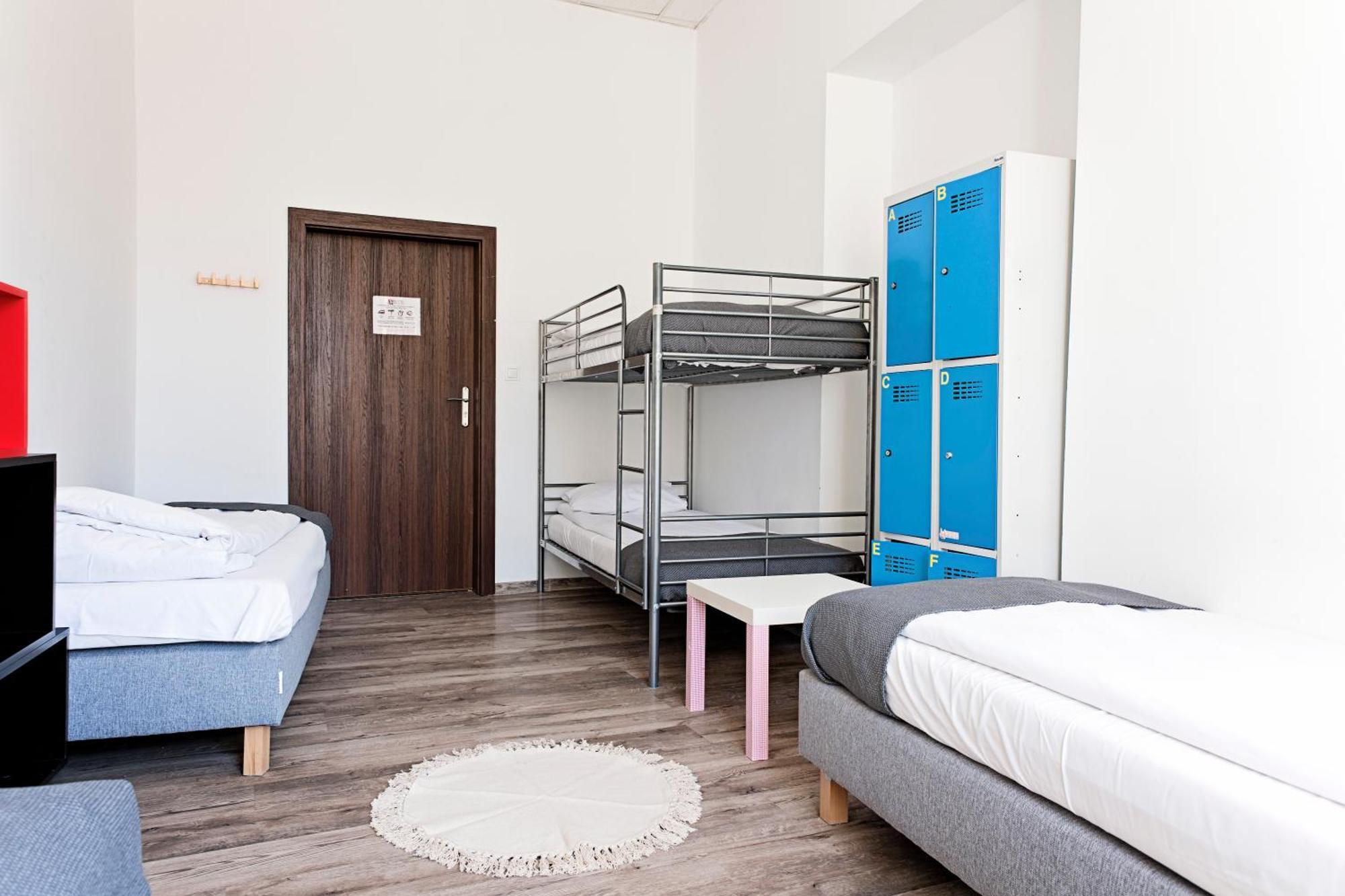 Hostel Krolewska Люблин Экстерьер фото